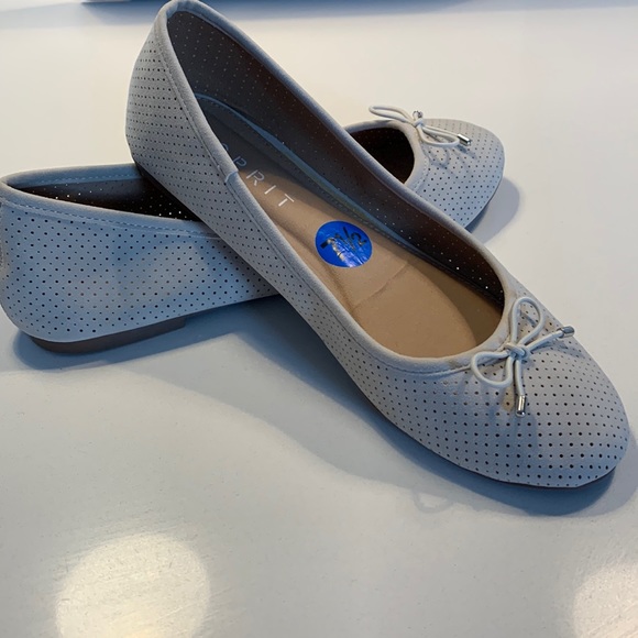 Esprit Shoes - ESPRIT NWOT cream ballet flats, size 7.5